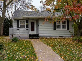 2008 College Ave, Davenport, IA 52803