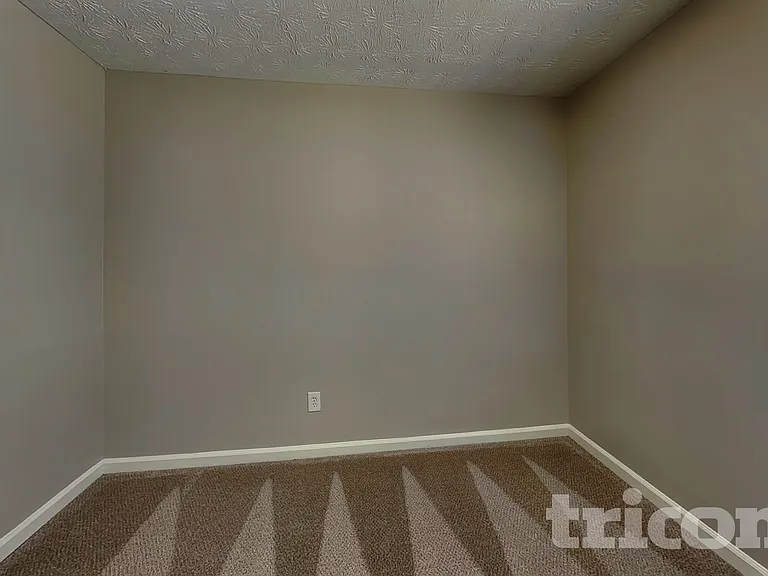 1515 Olde Oak Dr — Photo 9