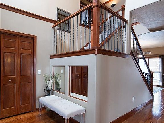 5th image of 1329 W Whitechurch Ln