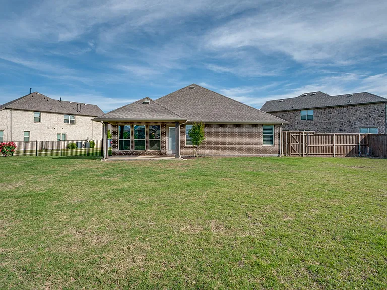 6229 Gloucester Dr — Photo 23