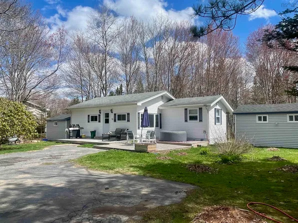 78 Hillcrest Rd, Chester Basin, NS B0J 1K0