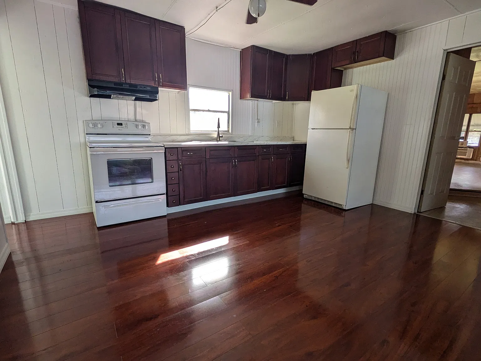 3 bed, 792 sqft, $1,300 — Photo 4