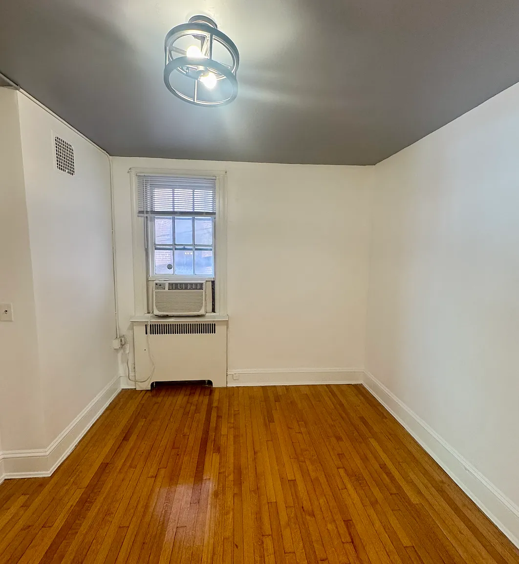1 bed, 700 sqft, $1,200 — Photo 4