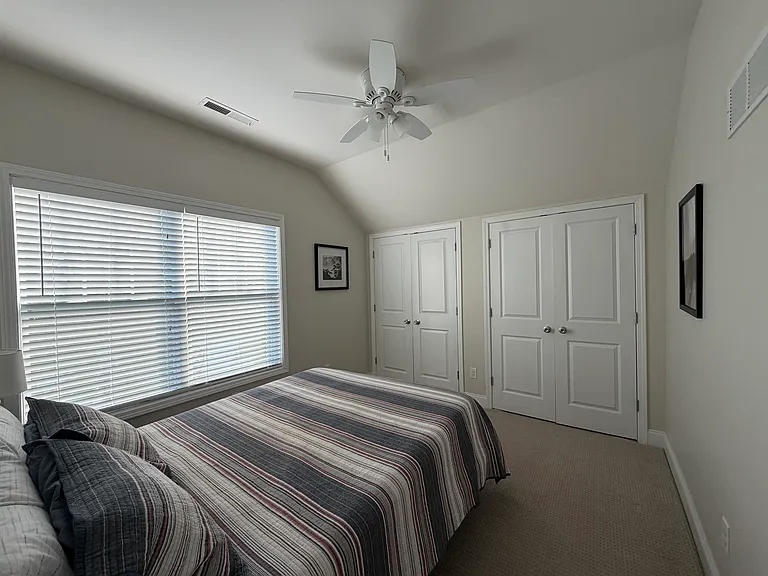 256 Bassett Ave — Photo 20