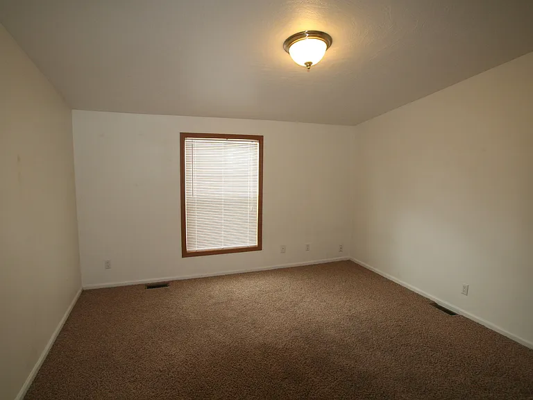 2709 Crab Tree St — Photo 9