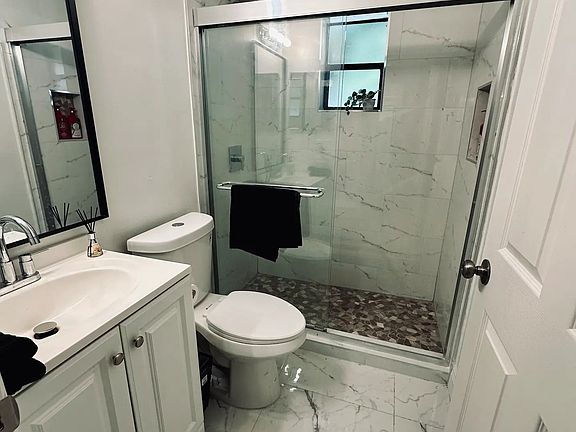 4th image of 4685 Pine Grove Dr
