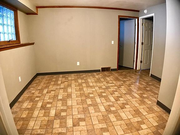 5th image of 3015 Stoneleigh Dr