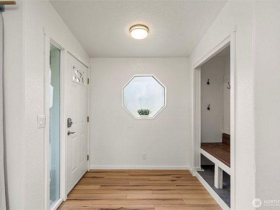 5th image of 19209 75th Street E