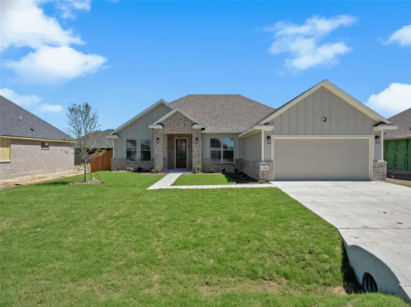 251 Poinsetta Dr, Palmer, TX 75152
