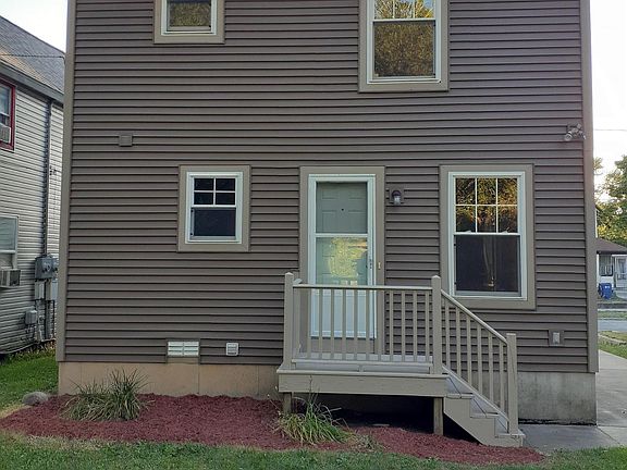 3rd image of 1034 Prospect Ave SE