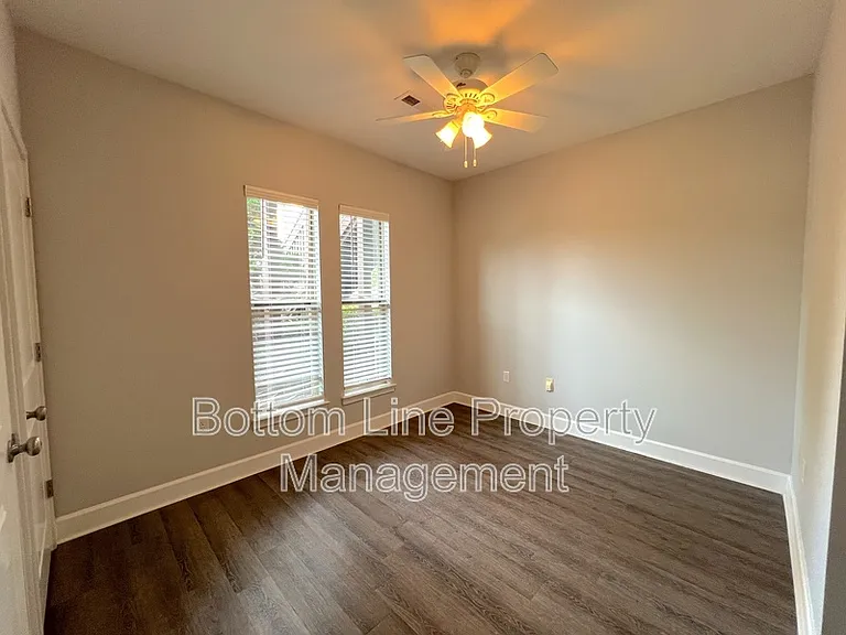 841 Seigle Point Dr — Photo 10