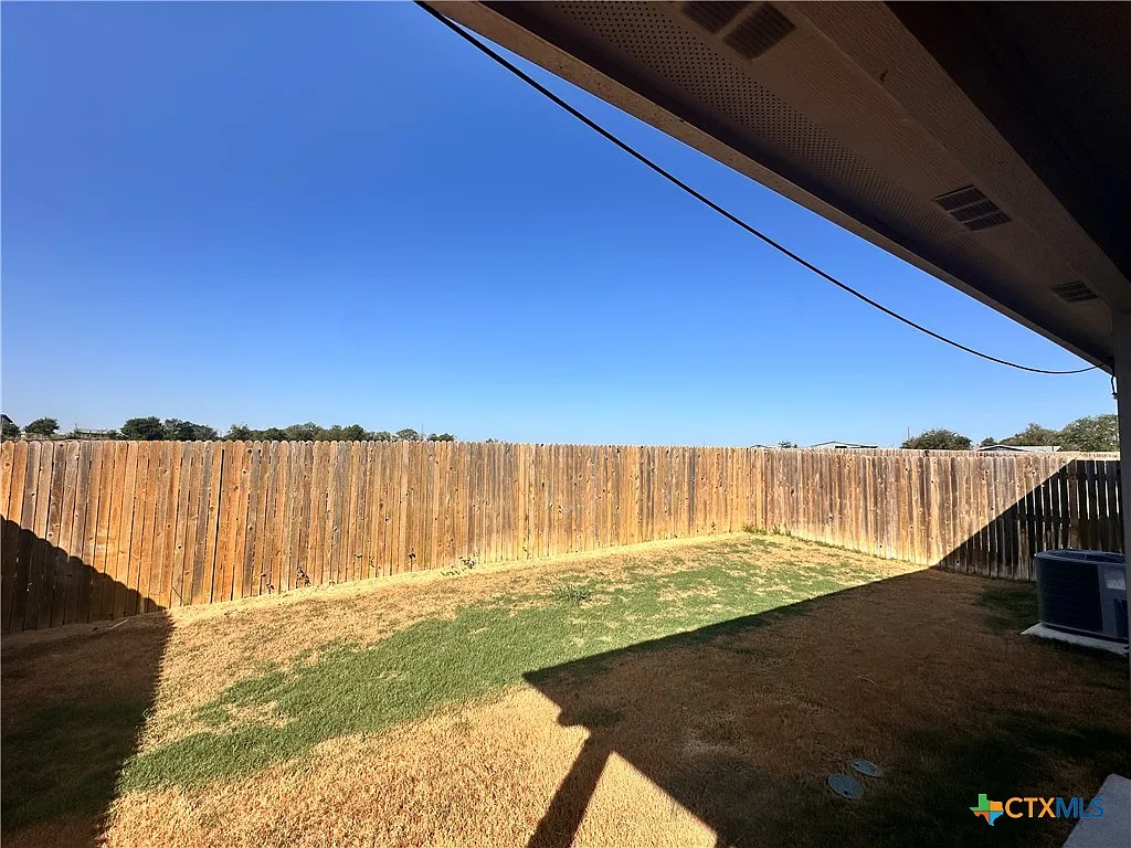 3 bed, 2.0 bath, 1521 sqft, $1,800 — Photo 4