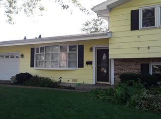 676 Pierce Ct, Grayslake, IL