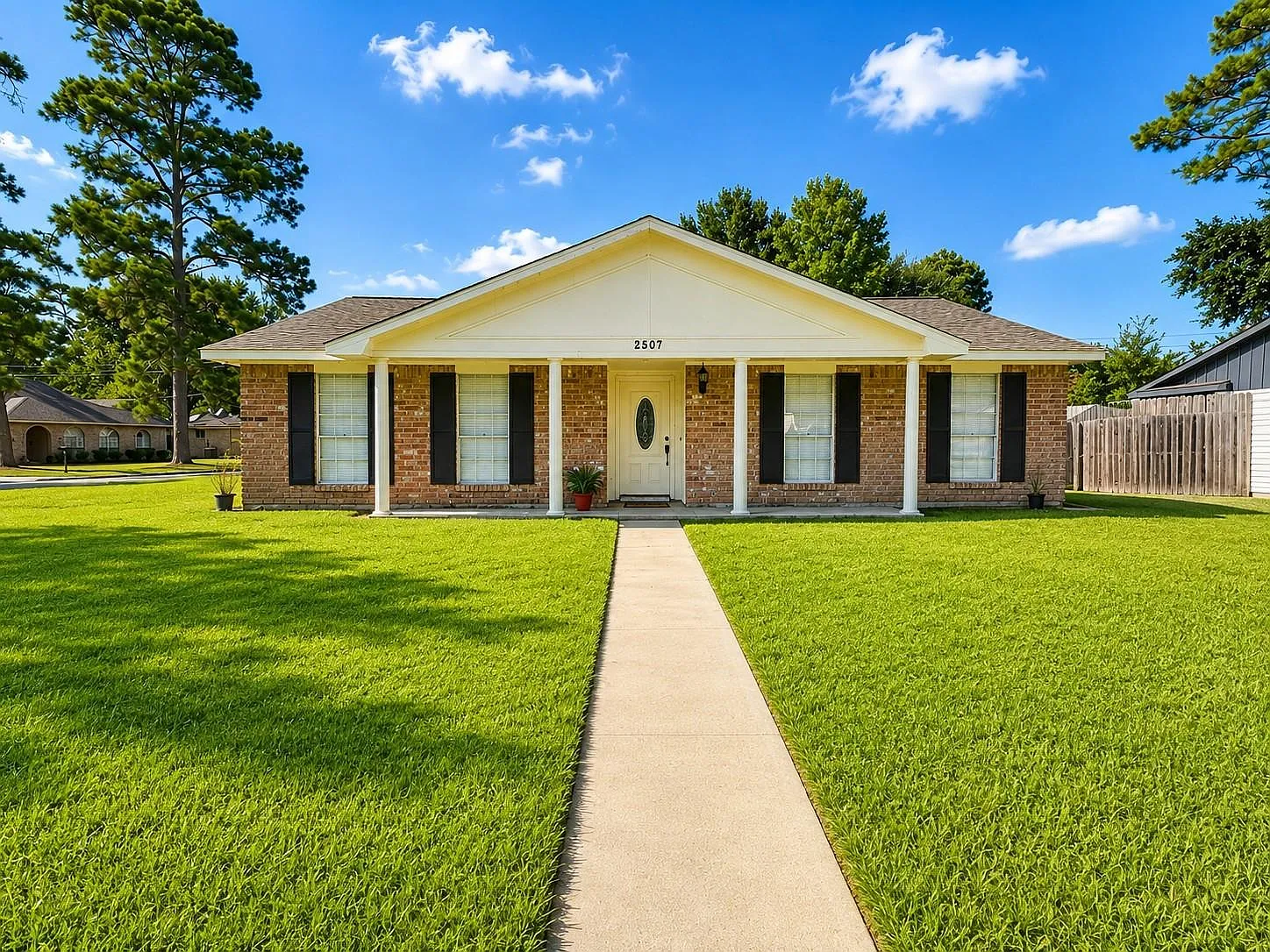 3 bed, 2.0 bath, 1972 sqft, $1,850 — Photo 2