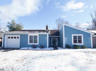 6 Robin Ln, Cedar Grove, NJ 07009