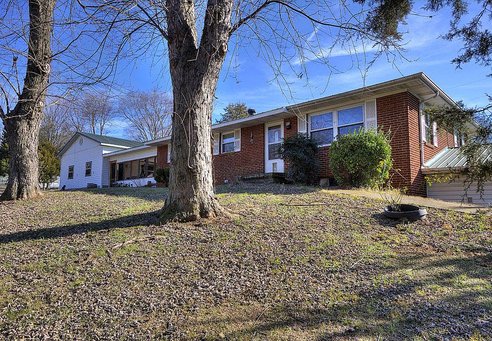 1st image of 203 Sunset Dr