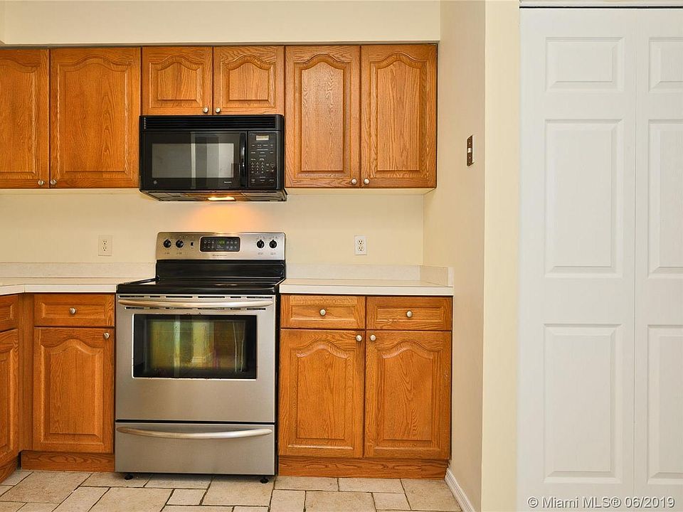 2nd image of 79 Whitehead Cir