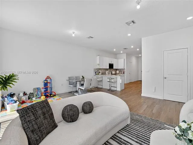 163 NE 13th Ave — Photo 5