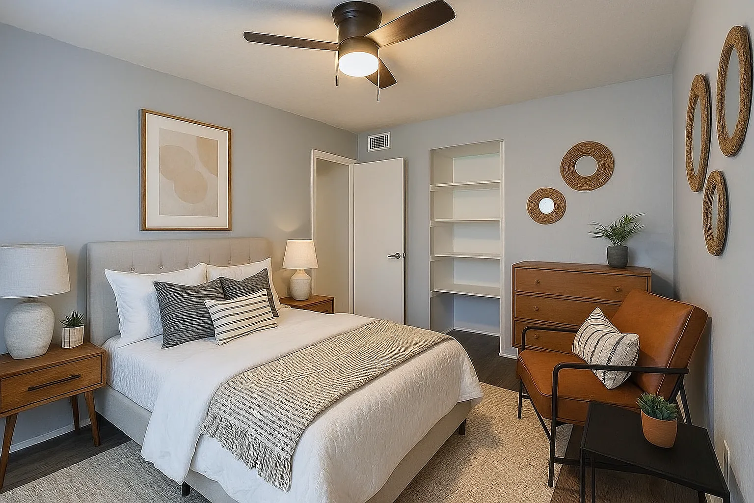 3 bed, 1.5 bath, 990 sqft, $1,360 — Photo 2