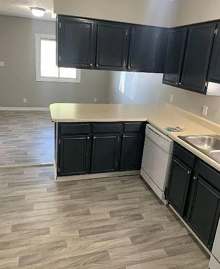 2 bed, 900 sqft, $950 — Photo 3