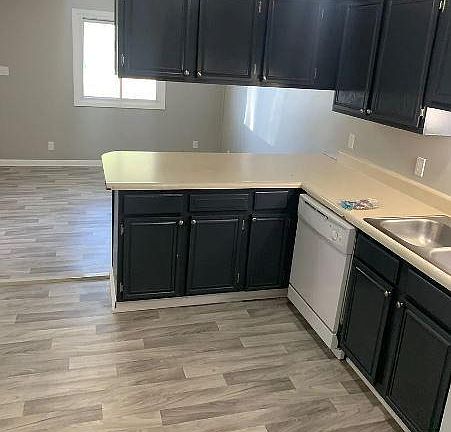 3rd image of 3320 N Lincoln Ave #9
