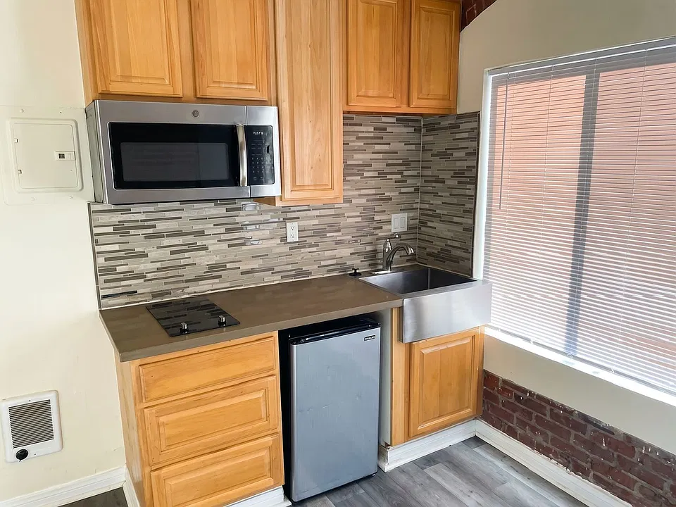 553 Stanford Ave #15A