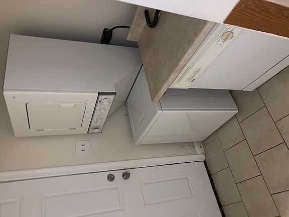 3rd image of 104 E Beaver Ct