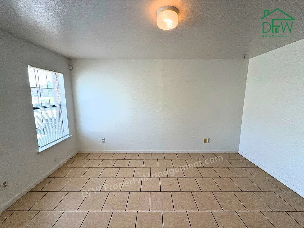 2 bed, 1.5 bath, 887 sqft, $1,295 — Photo 2