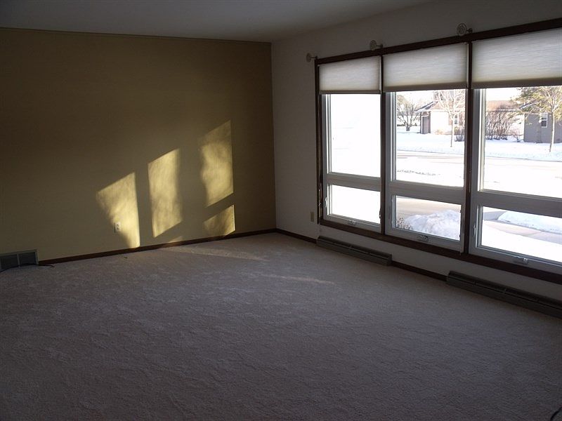 2nd image of 125 Woodward St