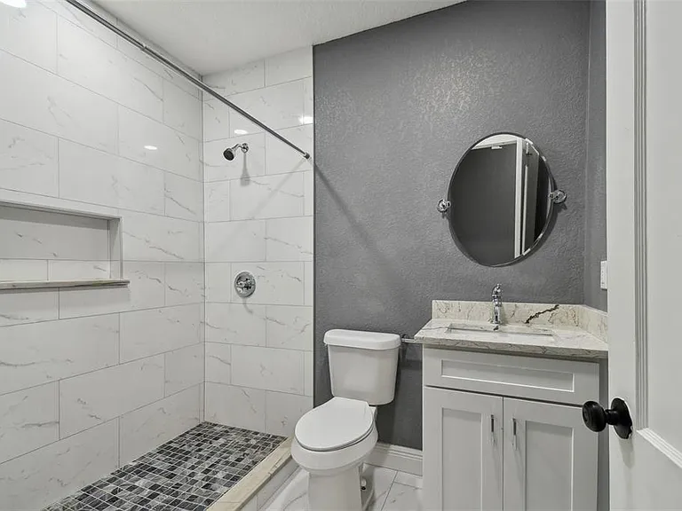 6810 N Navin Ave — Photo 43