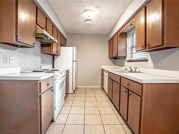 3rd image of 2308 S Clover Dr