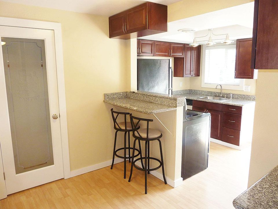 Granite Counters and Breakfast Bar
