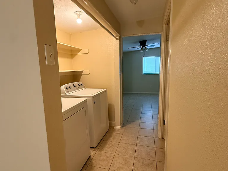 45 Central Park Dr — Photo 10