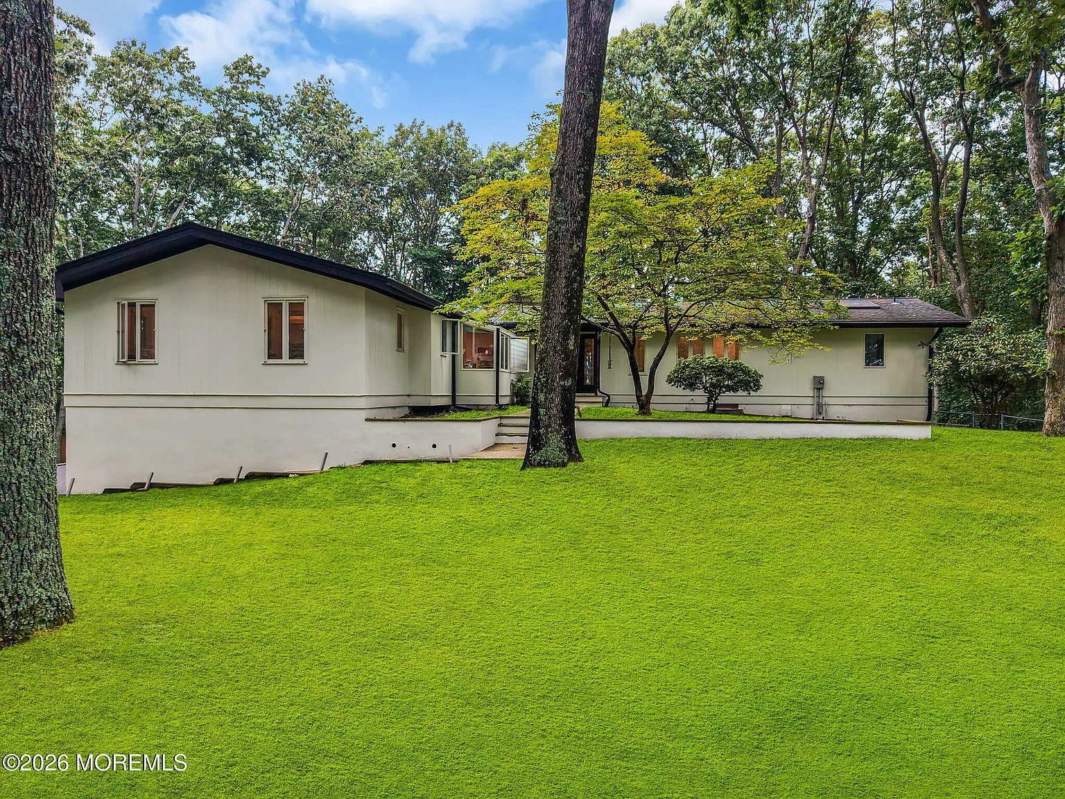 6 bed, 3.5 bath, 3700 sqft, $6,750 — Photo 2