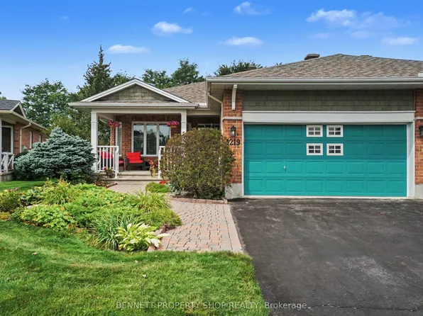 4219 Green Gables Ln, Ottawa, ON K1V 1W8