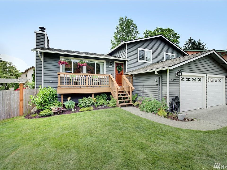 This home is full of character and charm!  It's convenient location, just 1 mile from Juanita Beach Park, and mere minutes to I-405 for commuting add further allure.