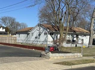 155 Merrill St, Brentwood, NY 11717