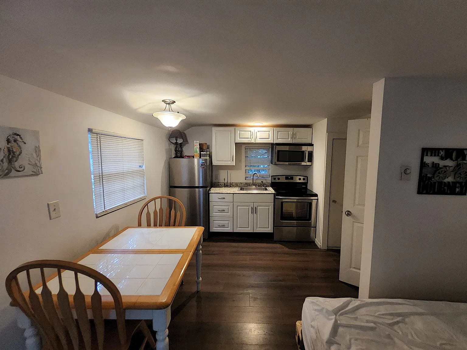 Studio, 400 sqft, $950 — Photo 2