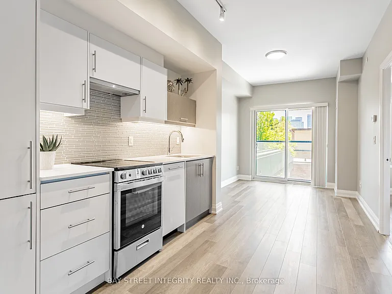 181 Huron St #201 — Photo 8