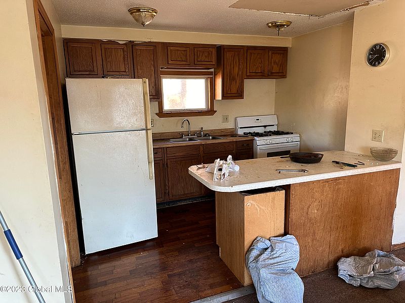 5th image of 95 N Arlington Avenue