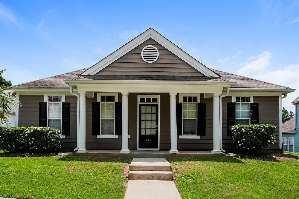 3 bed, 2.0 bath, 1632 sqft, $2,085 — Photo 1