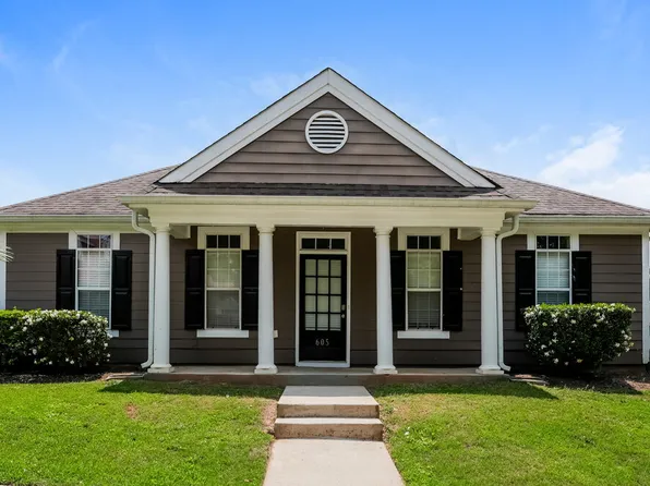 605 Brookwater Dr, Stockbridge, GA 30281