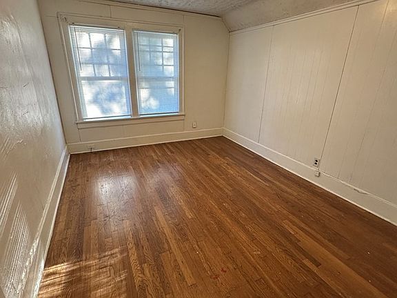 4th image of 354 Derby Cir #1/2