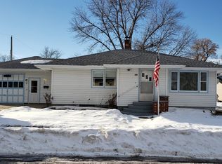 503 S 1st St, Parkston, SD 57366