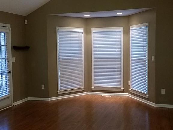 3rd image of 529 Dunwoody Dr