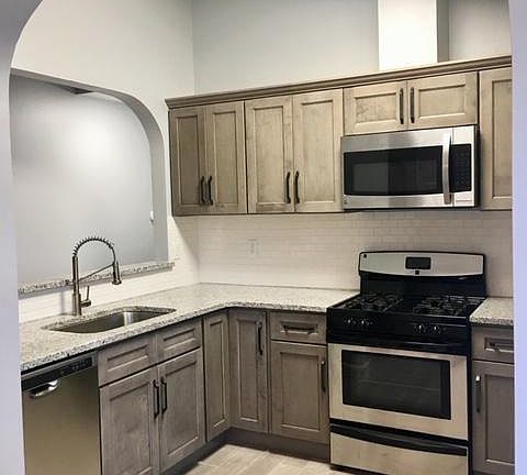 2nd image of 903 Lawton Ct