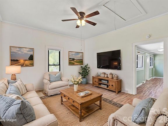 3rd image of 513 Edgemont St