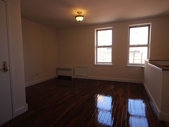 4th image of 220 W 104th St Ph E