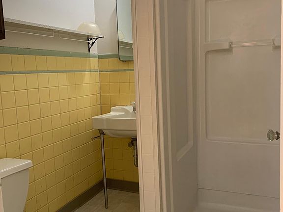 4th image of 1225 Highland Ave #9