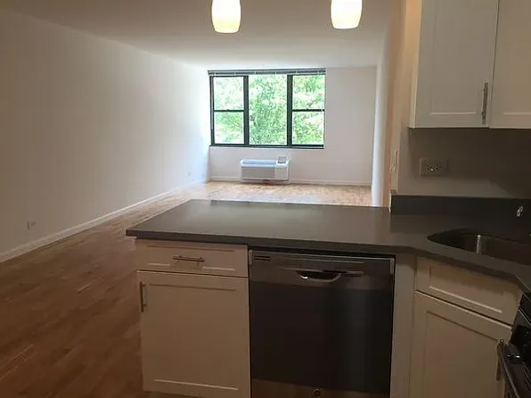 395 S End Ave, New York, NY